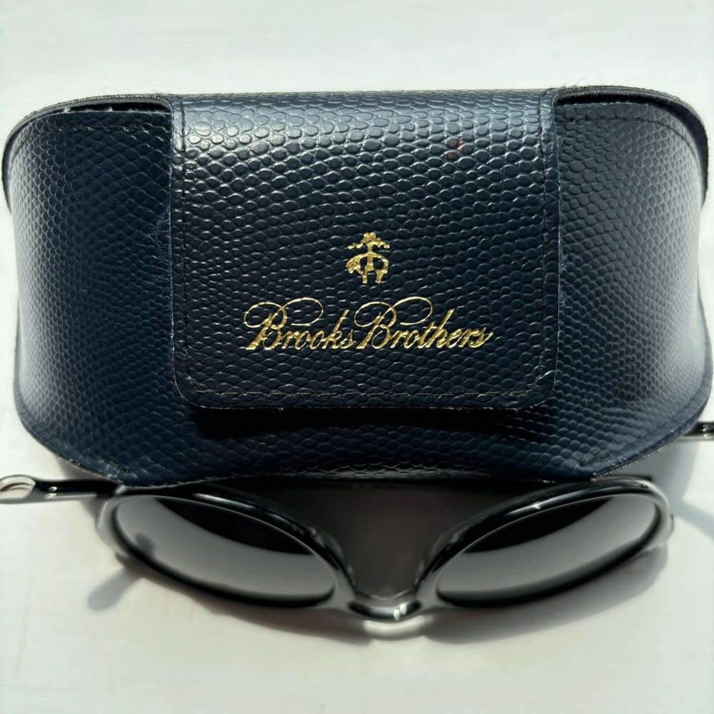 Brooks Brothers 5002 sun glasses with case